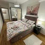 Thomas Two Bedroom Apartment-private Parking Skopje