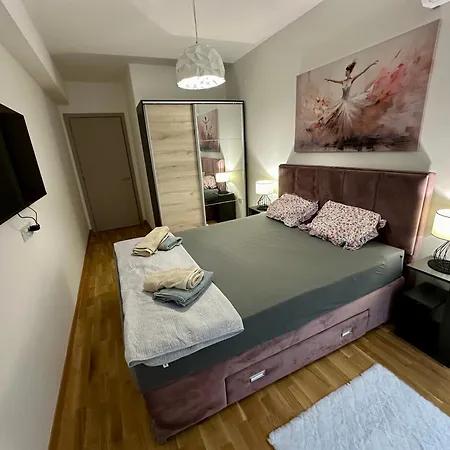 Thomas Two Bedroom Apartment-private Parking Daire Üsküp