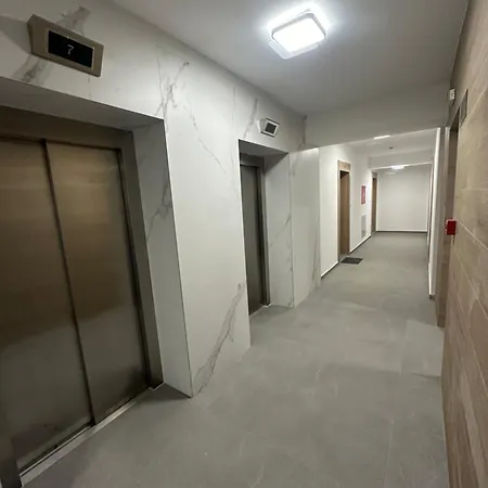 Thomas Two Bedroom Apartment-private Parking