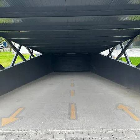 Thomas Two Bedroom Apartment-private Parking * Скоп'є