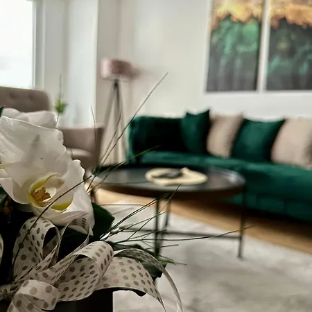 Thomas Two Bedroom Apartment-private Parking *