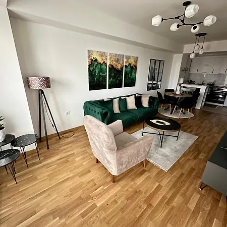 Thomas Two Bedroom Apartment-private Parking