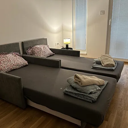 Thomas Two Bedroom Apartment-private Parking Скоп'є