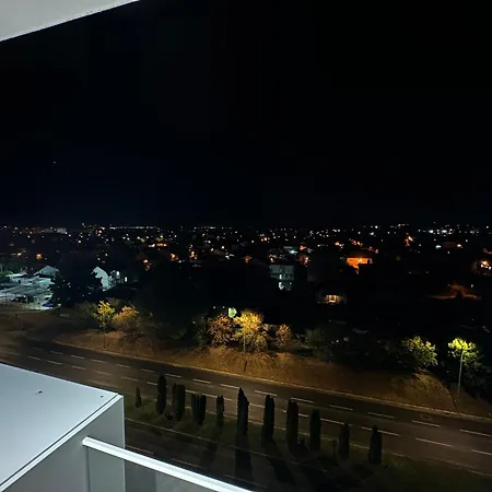 Thomas Two Bedroom Apartment-private Parking Скоп'є