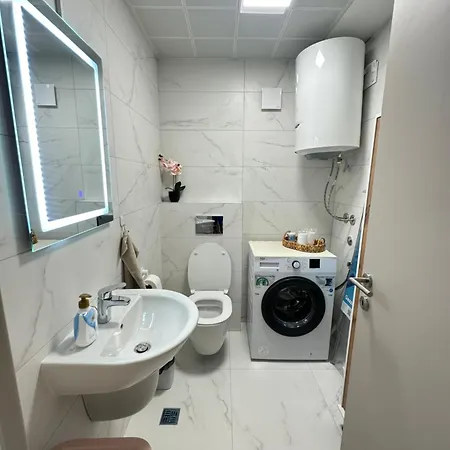 Thomas Two Bedroom Apartment-private Parking Apartment *