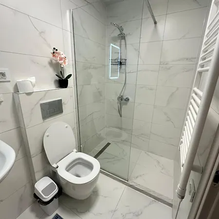 Daire Thomas Two Bedroom Apartment-private Parking *