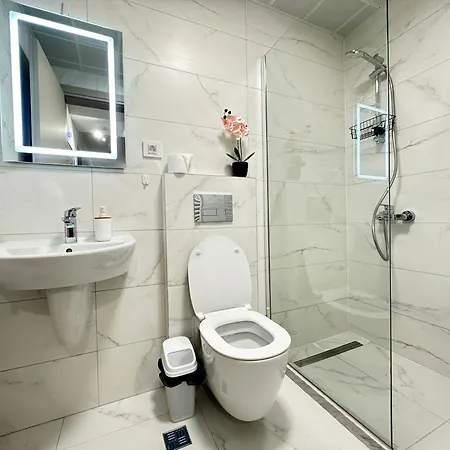 Thomas Two Bedroom Apartment-private Parking Daire Üsküp