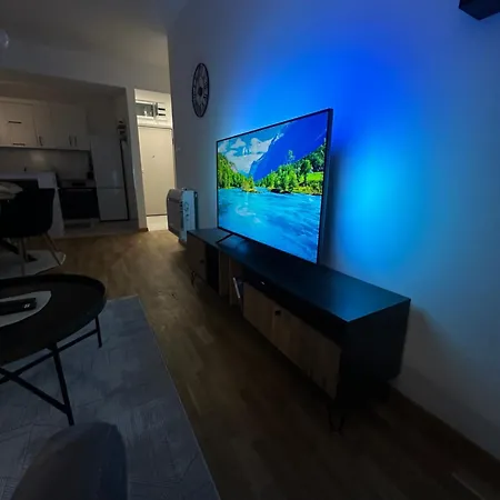 Thomas Two Bedroom Apartment-private Parking * Скоп'є