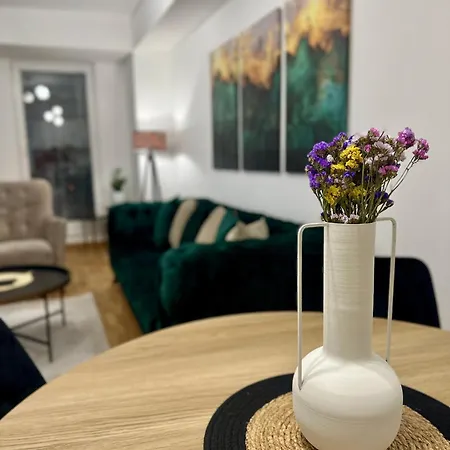 Thomas Two Bedroom Apartment-private Parking Daire Üsküp