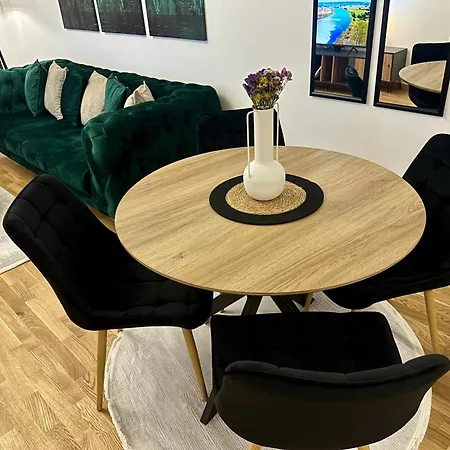 Апартаменти Thomas Two Bedroom Apartment-private Parking Скоп'є