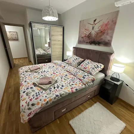 Thomas Two Bedroom Apartment-private Parking Skopje