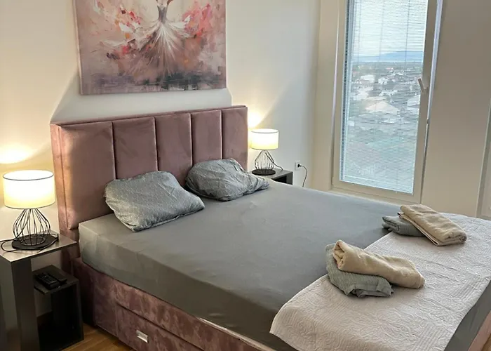 Apartment Thomas Two Bedroom Apartment-private Parking *