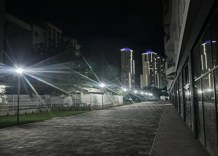 Thomas Two Bedroom Apartment-private Parking Apartment