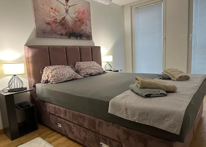 Thomas Two Bedroom Apartment-private Parking Apartment *