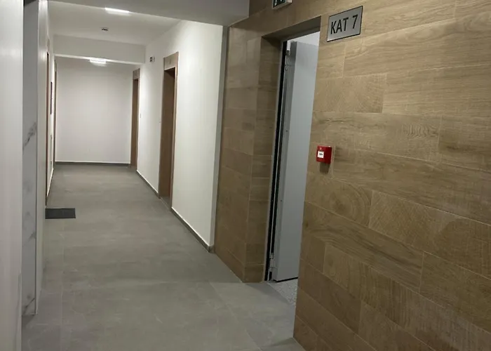 Thomas Two Bedroom Apartment-private Parking