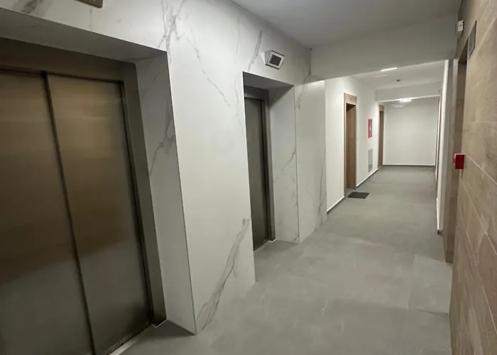 Thomas Two Bedroom Apartment-private Parking