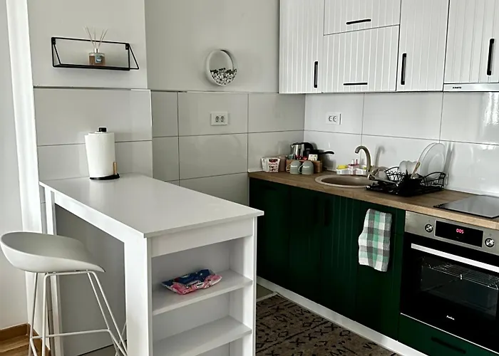 Thomas Two Bedroom Apartment-private Parking