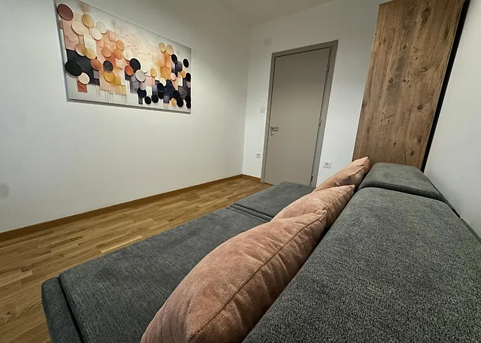 Thomas Two Bedroom Apartment-private Parking Apartment *