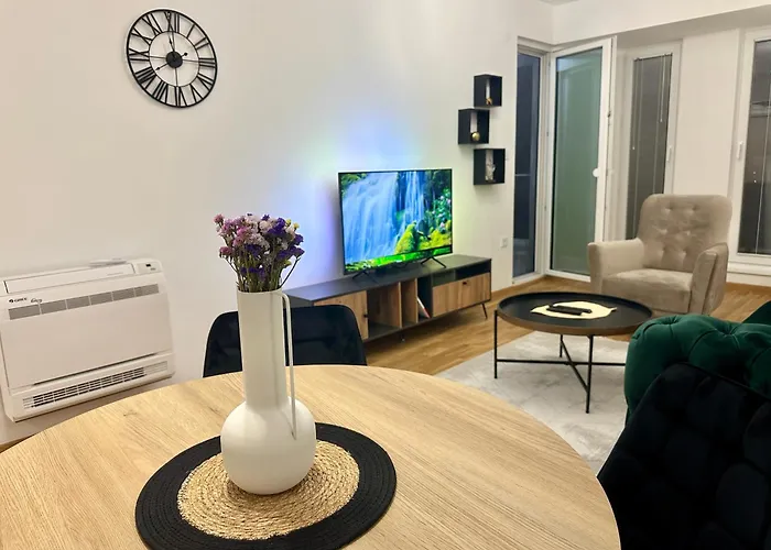 Thomas Two Bedroom Apartment-private Parking