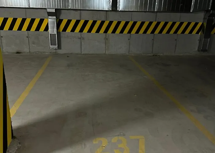 Thomas Two Bedroom Apartment-private Parking