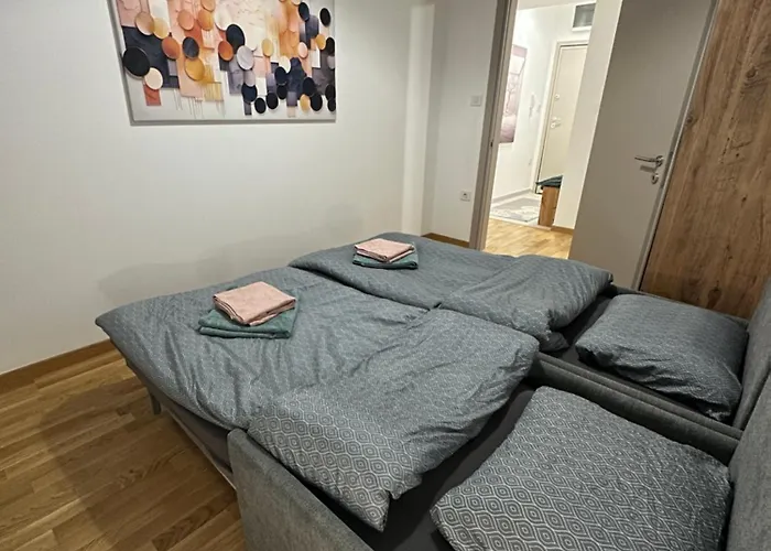 Apartament Thomas Two Bedroom Apartment-private Parking