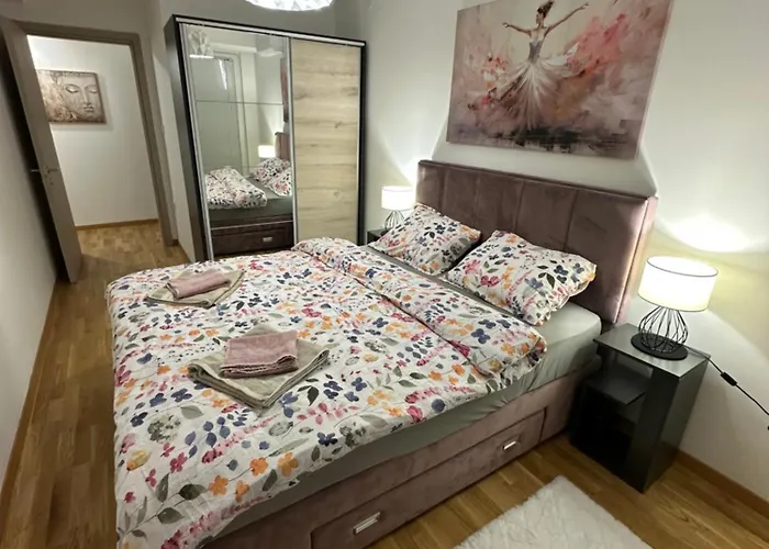 Thomas Two Bedroom Apartment-private Parking Skopje